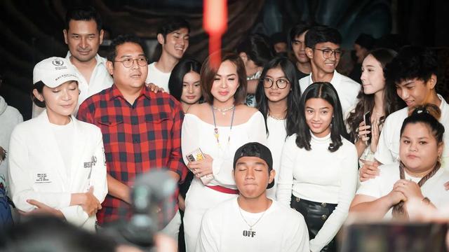 Pesta perpisahan artis DJS (Foto: Instagram/@farell.akbar11)