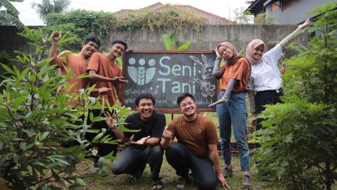 Menanam Berbagai Jenis Sayuran