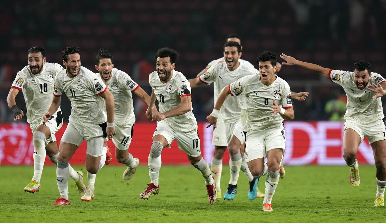 Mesir sukses melaju ke babak final Piala Afrika 2021 usai mengalahkan tuan rumah kamerun di Olembe Stadium, Yaounde, Jumat (4/2/2022) dini hari WIB. (AP/Themba Hadebe)
