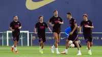 Putus dari Shakira, Gerard Pique Gandeng Pelayan di Kantor Sendiri?
