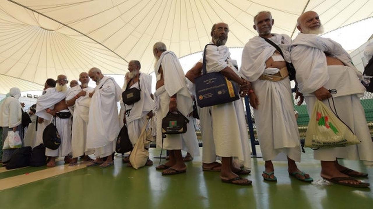 Jemaah haji mulai berdatangan di bandara Jeddah