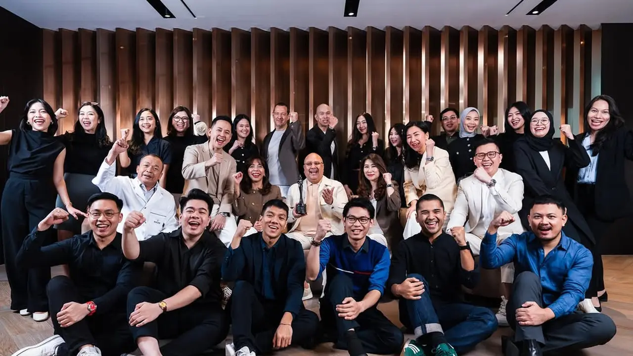 Potret Irwan Mussry dan Tim Kerja/Instagram @irwanmussry