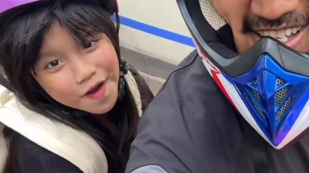 Awalnya ragu, namun Yaya langsung bersemangat ketika duduk di jok motor sambil mengucapkan kata-kata akrab, "Gass Keun."<br>