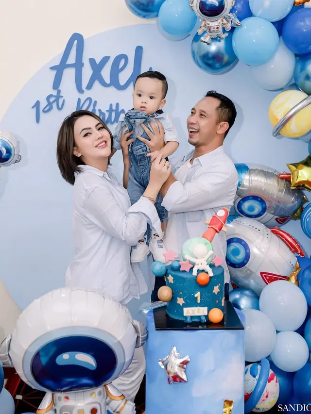 7 Potret Kebersamaan Anggita Sari dan Suami yang Jarang Diekspose