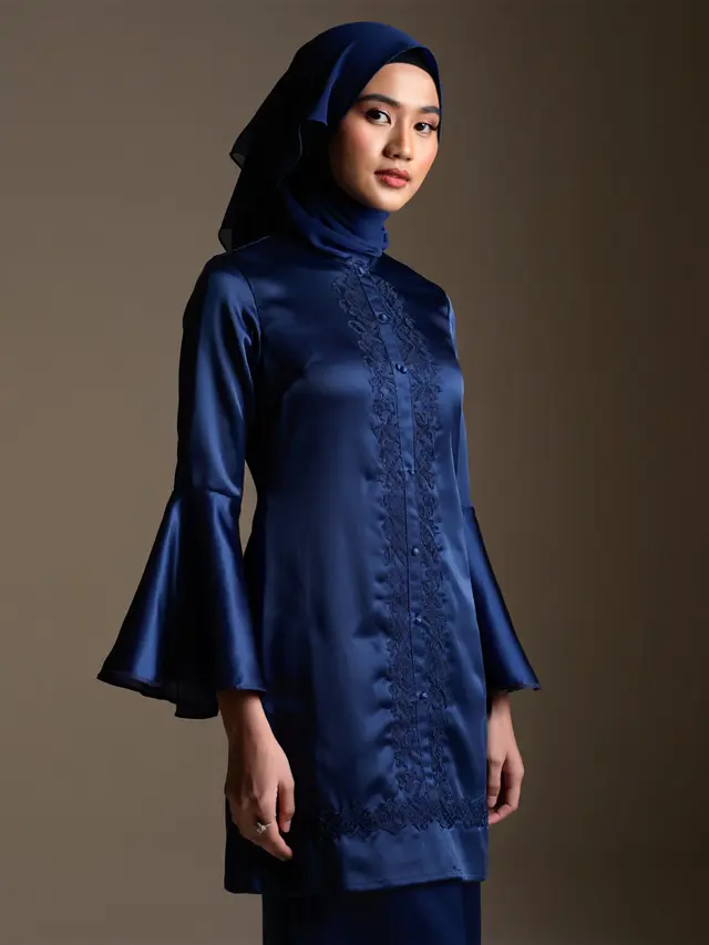 Gamis Satin Tangan Trompet Modern