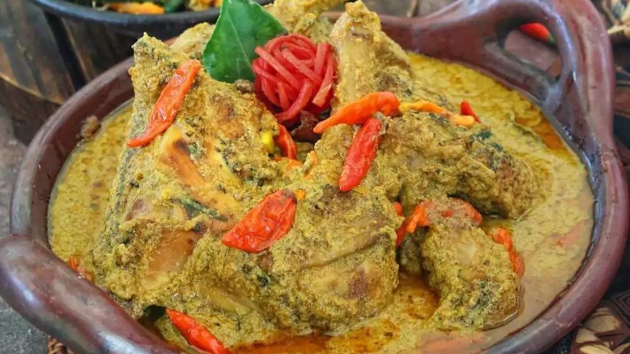 <b>3. Ayam Lodho</b>