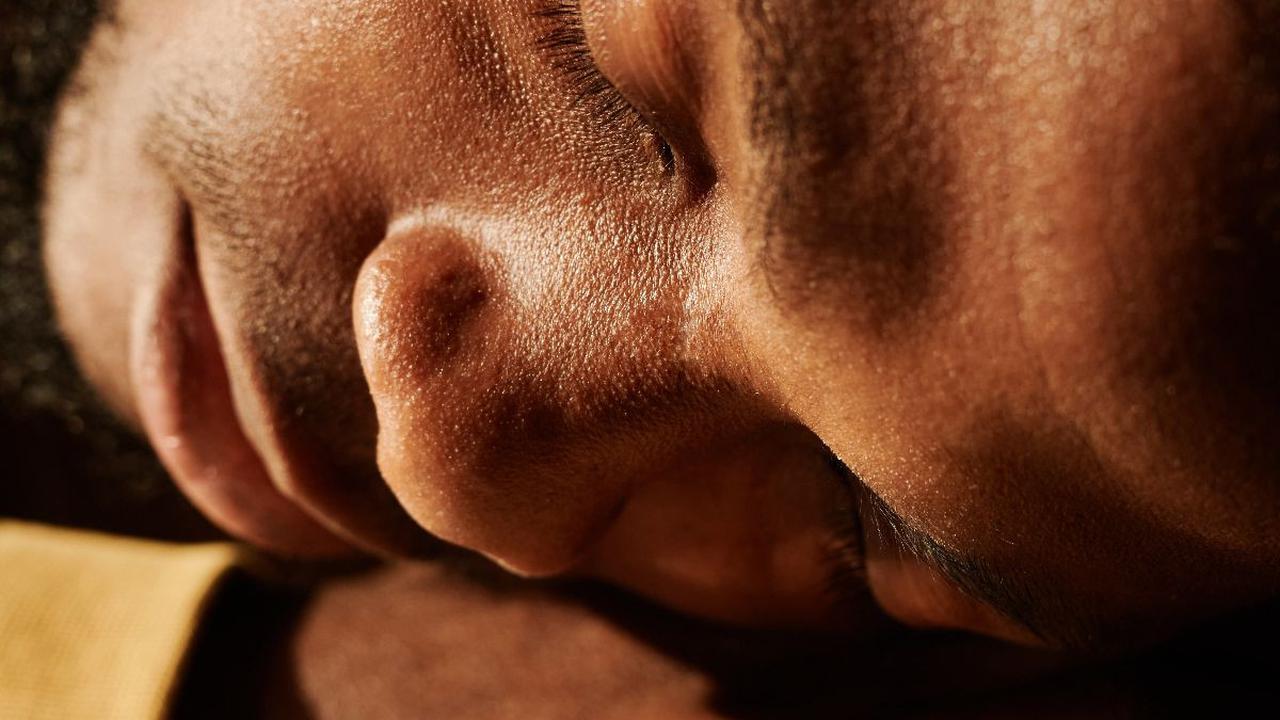 Setiap gangguan tidur dapat memiliki efek yang merugikan pada kualitas tidur dan kesehatan secara keseluruhan. Jika Anda mengalami gangguan tidur yang berkepanjangan atau mengganggu, penting untuk berkonsultasi dengan profesional kesehatan untuk diagnosis