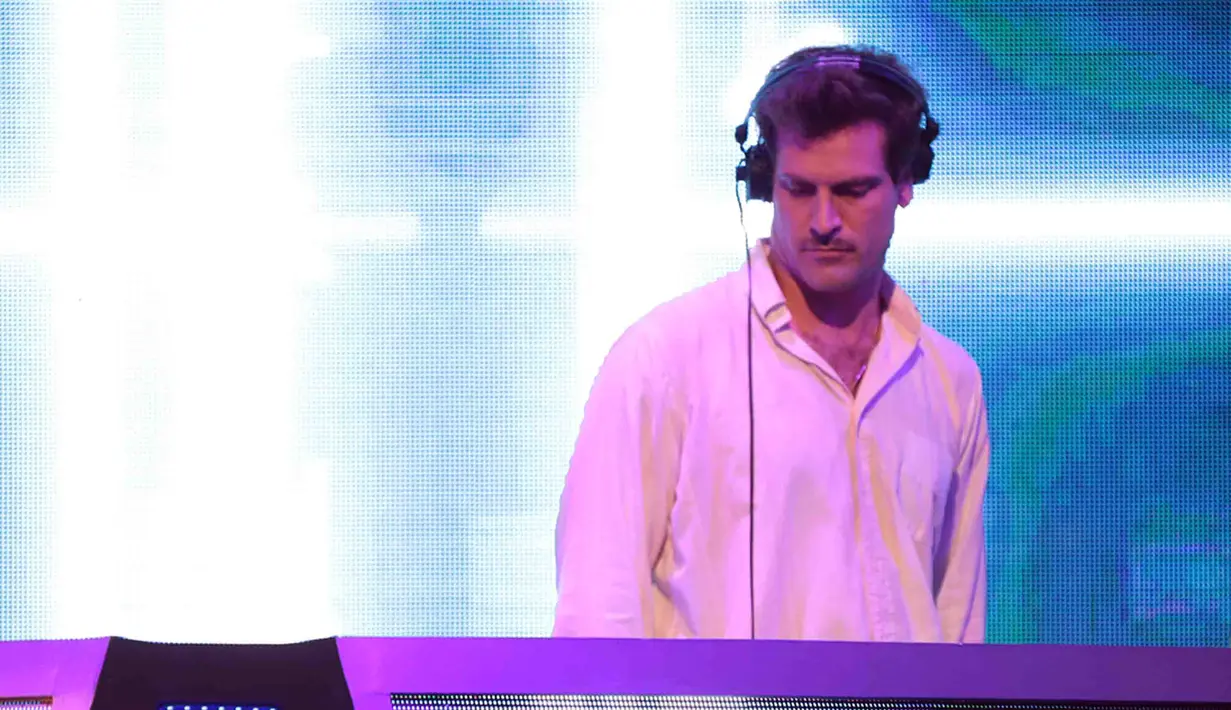 Sabtu (4/2/2017) sejak pukul 14.00 WIB hingga dini hari, Townsquare Soundfest di gelar di dalam Cilandak Townsquere. Tiga panggung megah dengan berhias lampu untuk memuaskan para pengunjung yang hadir. (Deki Prayoga/Bintang.com)