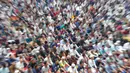 Pelaksanaan Sholat Jumat pertama Ramadhan diikuti ribuan umat muslim. (Liputan6.com/Angga Yuniar)