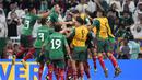 <p>Selebrasi pemain timnas Mexico usai Luis Chavez menjebol gawang Arab Saudi dalam pertandingan grup C Piala Dunia 2022 yang berlangsung di Lusail Stadium, Qatar, Kamis (1//12/2022). (AP Photo/Manu Fernandez)</p>