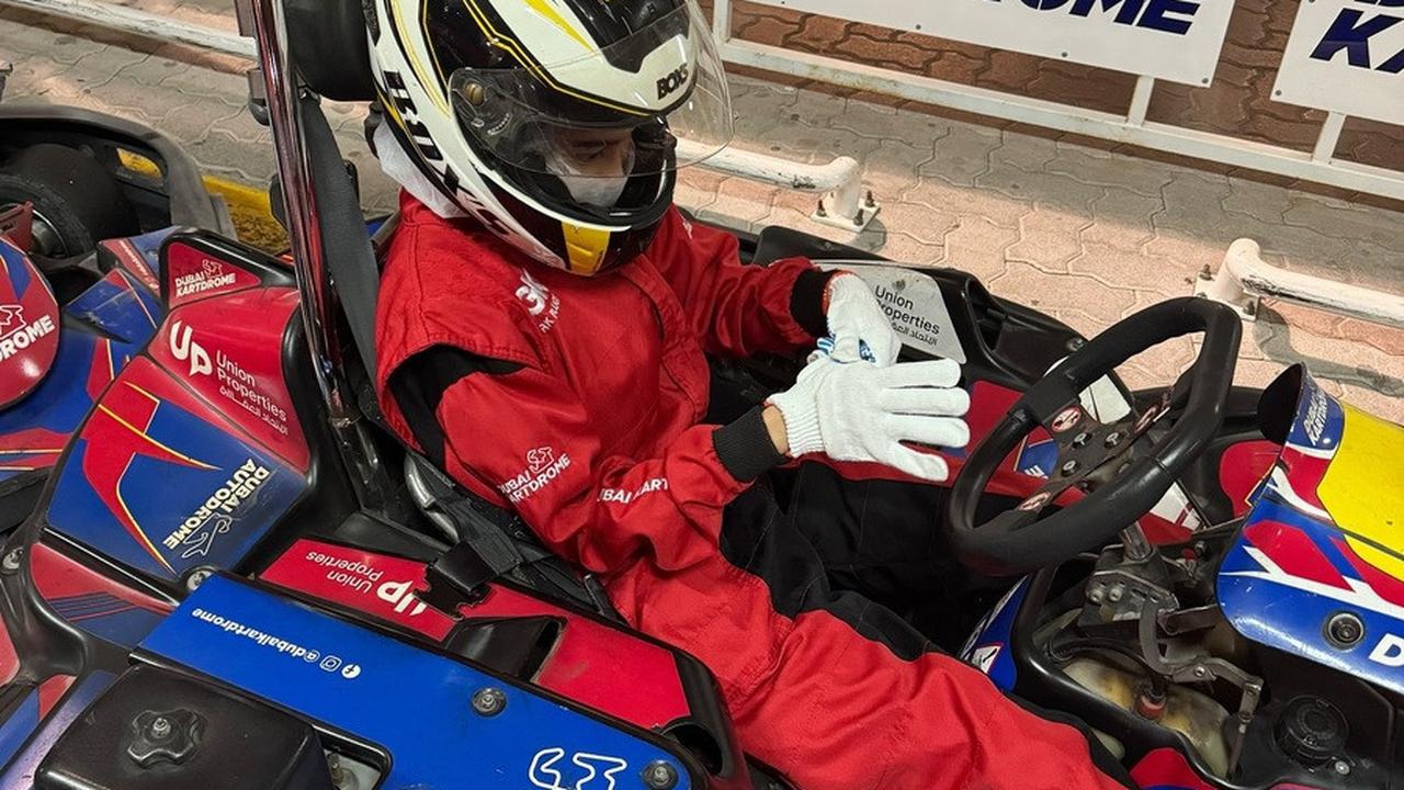 Azizah Bagikan Keseruan Naik Gokart
