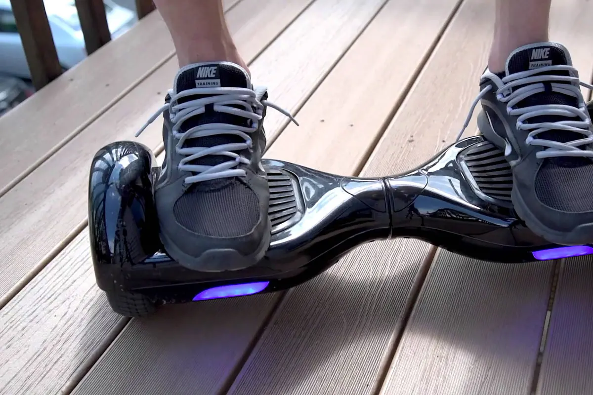 Kerennya Jamaah Tawah di Kabah Pakai Papan Luncur Hoverboard