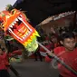 Atraksi barongsai menyambut kedatangan Presiden jokowi beserta rombongan di acara perayaan  Cap Go Meh di Kota Bogor, Jawa Barat, Kamis (5/3/2015). (Liputan6.com/Faizal Fanani)