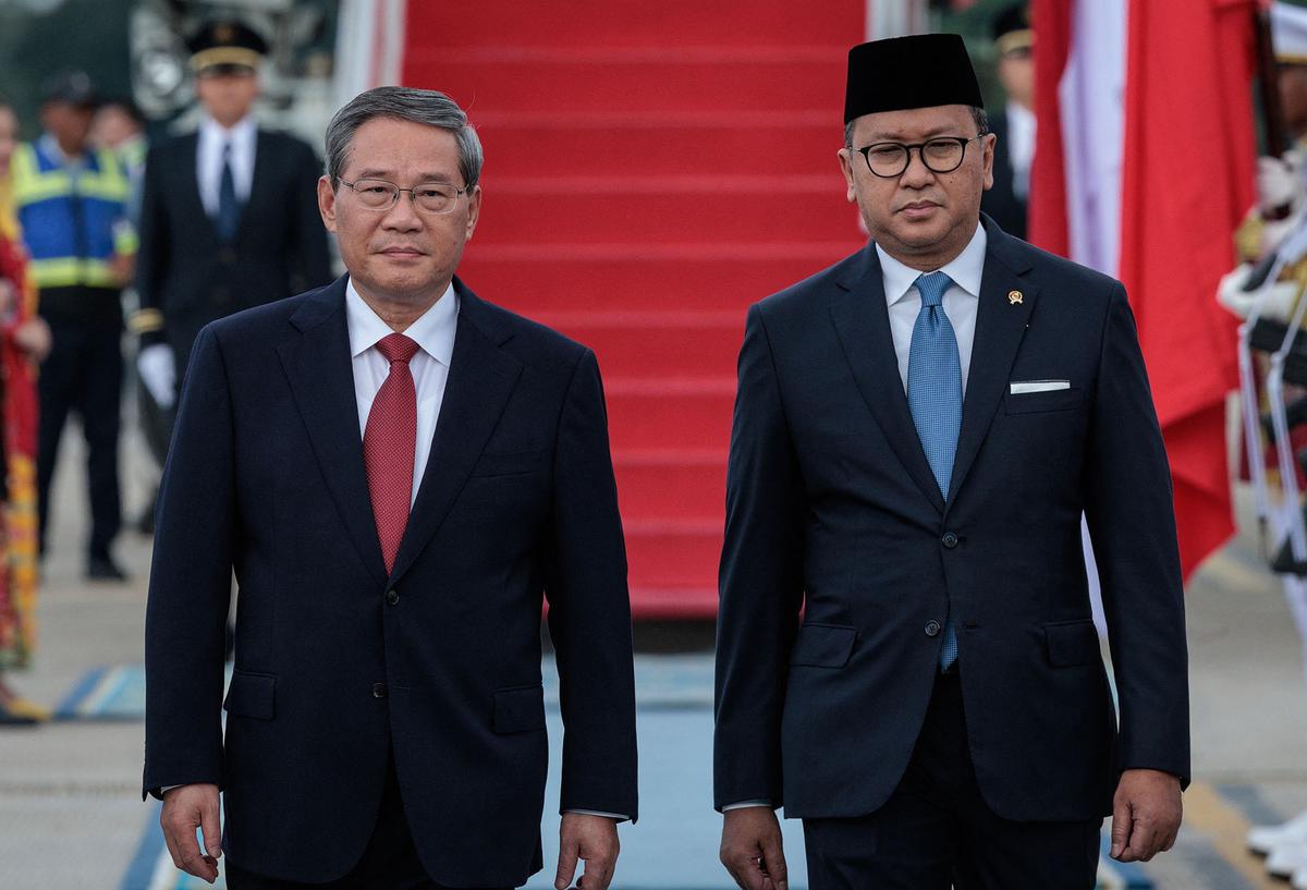 FOTO: Menteri Investasi Rosan Menyambut Kedatangan PM China Li Qiang