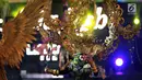 Model membawakan kostum dari ragam budaya Asia pada acara Jember Fashion Carnaval (JFC) di Lippo Mall Kemang, Jakarta, Senin (20/8). Kegiatan untuk mendukung Asian Games 2018 digelar pada 20 dan 21 Agustus. (Liputan6.com/Fery Pradolo)