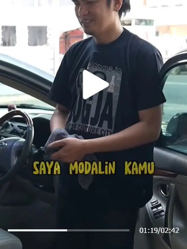 Rey Utami Berikan Mobil pada Pencuci Mobil