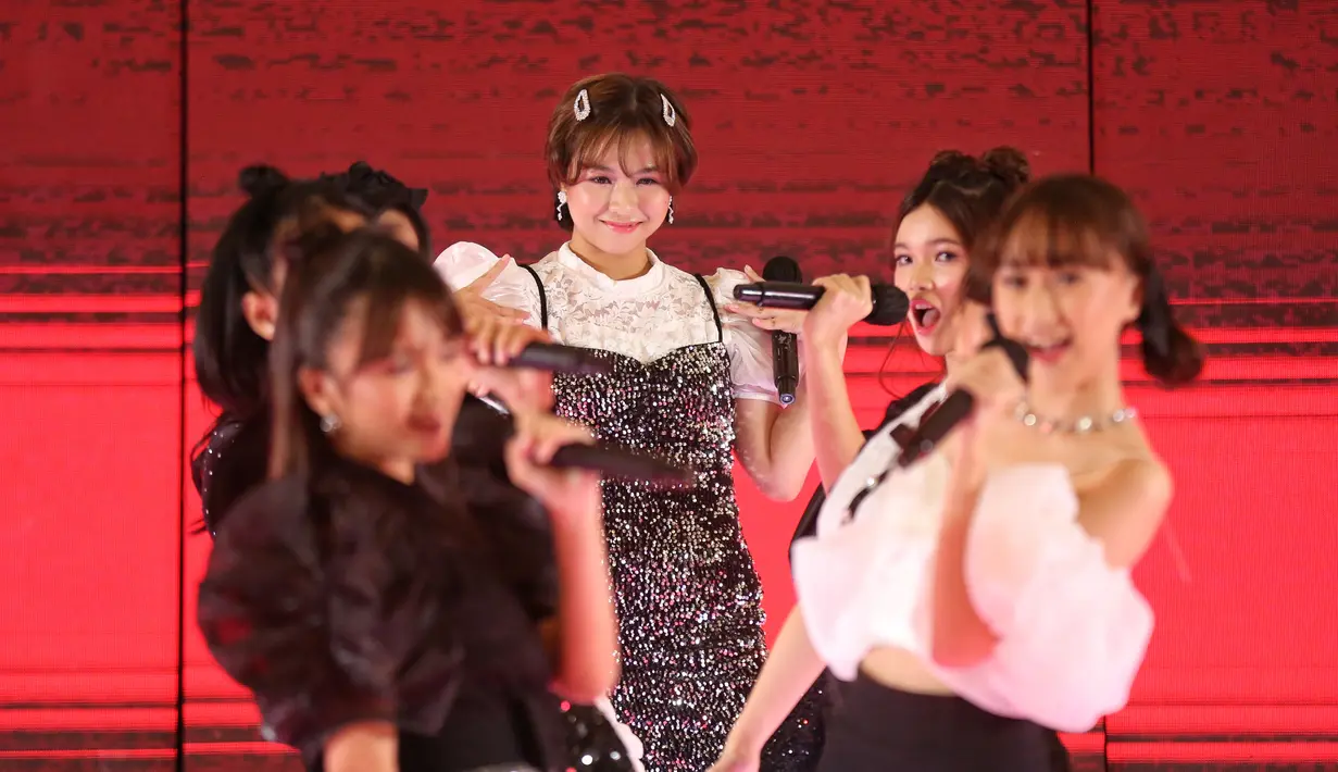 <p>V1RST Debut Performance (foto: Adrian Utama Putra)</p>