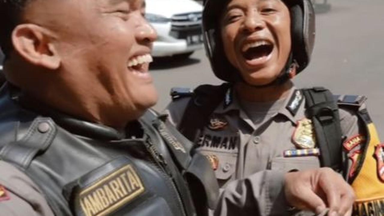 Ajak Aipda Ambarita ke Rumah<br>