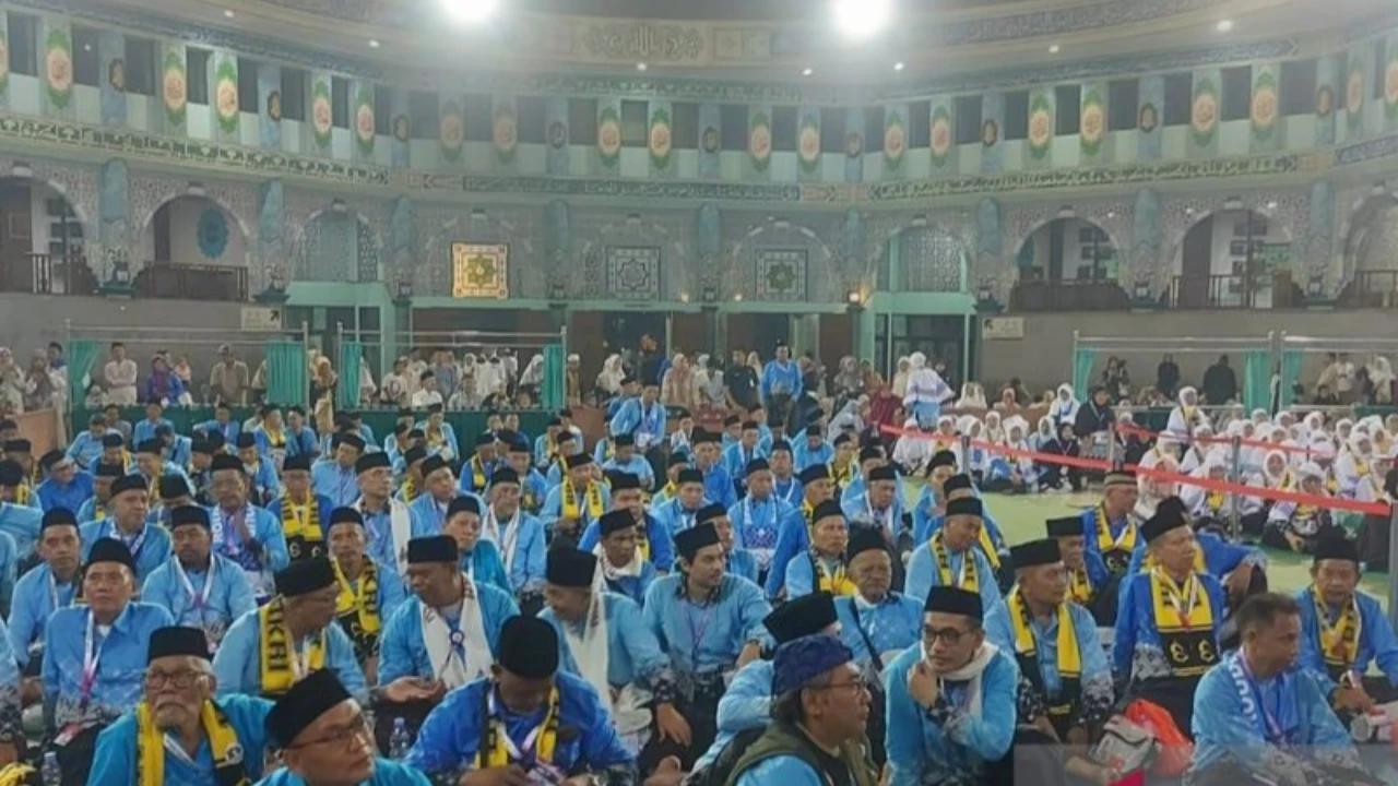 Kisah Janda Lansia Bone, Berangkat Haji Mengumpulkan Uang Receh dari Rumput Laut