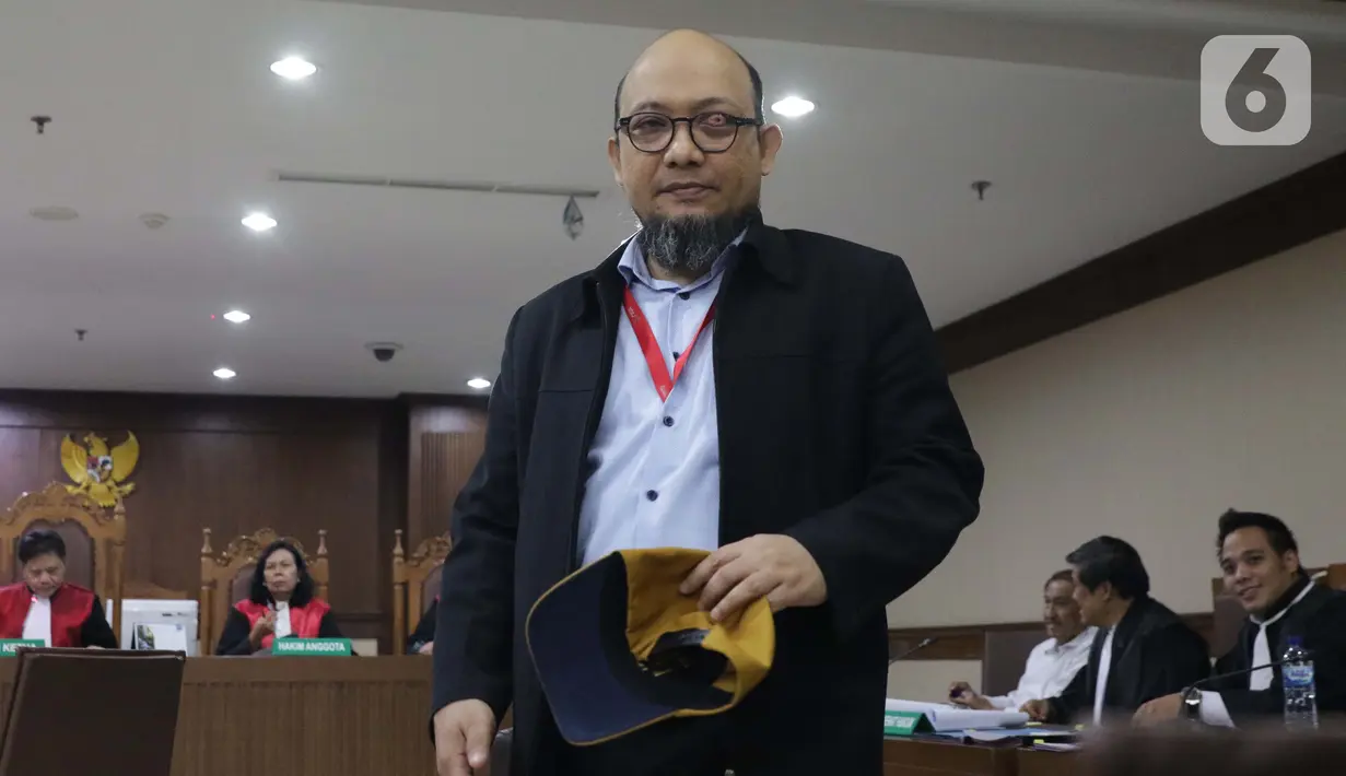 Penyidik senior KPK, Novel Baswedan usai menjadi saksi pada sidang lanjutan dugaan merintangi pemeriksaan pengadaan E-KTP dengan terdakwa Markus Nari di Pengadilan Tipikor, Jakarta, Rabu (9/10/2019). (Liputan6.com/Helmi Fithriansyah)