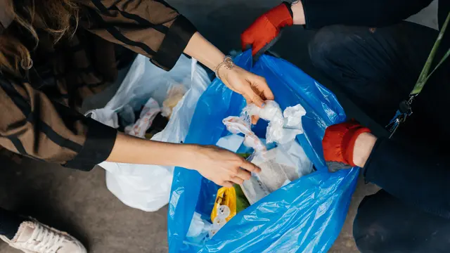 Mengatasi Sampah Plastik