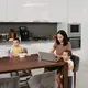 Di balik ibu yang selalu sigap, ada standar sosial yang membentuk peran pengasuhan hingga terasa tidak setara. [Dok/Pexels.com/Jep Gambardella].