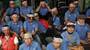 Sejumlah pekerja JICT melakukan aksi unjuk rasa di depan Gedung KPK, Jakarta, Kamis (10/3/2016). Dalam aksinya mereka menuntut penuntasan kasus perpanjangan kontrak PT Jakarta International Container Terminal (JICT). (Liputan6.com/Helmi Afandi)