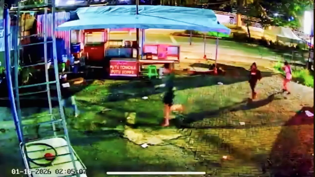 Rekaman CCTV geng motor di Makassar serang warga