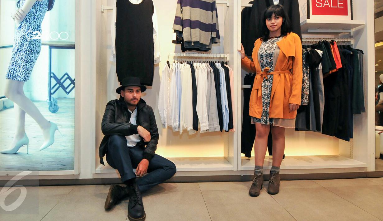 G2000 brand fashion luncurkan koleksi winter collections 2015, Jakarta, Selasa (15/12/2015). Model mengenakan winter collections 2015 dari G2000, Jakarta, Selasa (15/12/2015). (Liputan6.com/Yoppy Renato)