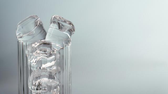 Mitos: Minuman Dingin Bisa Membuat ASI Membeku