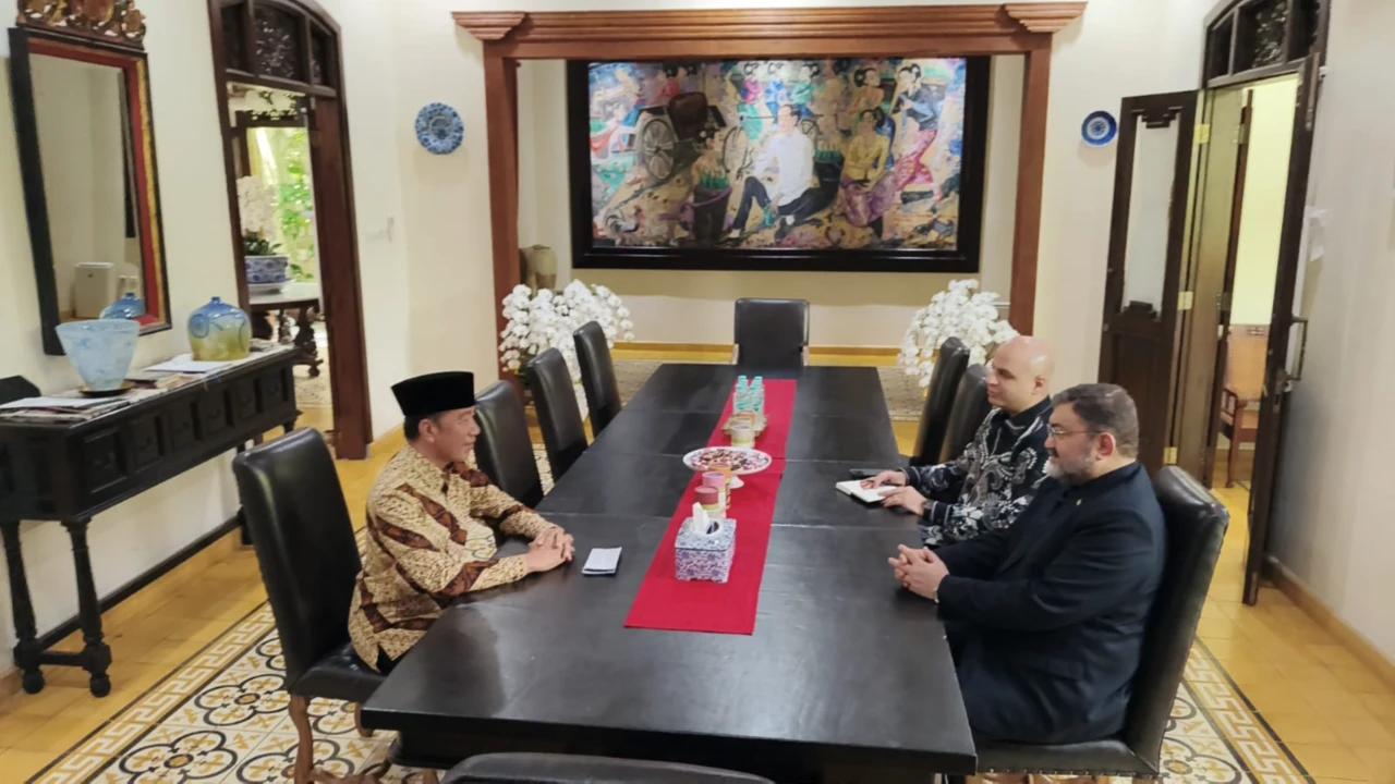 Dubes Iran Mohammad Boroujerdi Kunjungi Jokowi di Solo, Ada Apa?