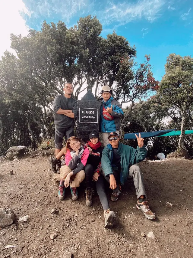 7 Momen Pendakian Pertama Febby Rastanty di Gunung Gede Pangrango
