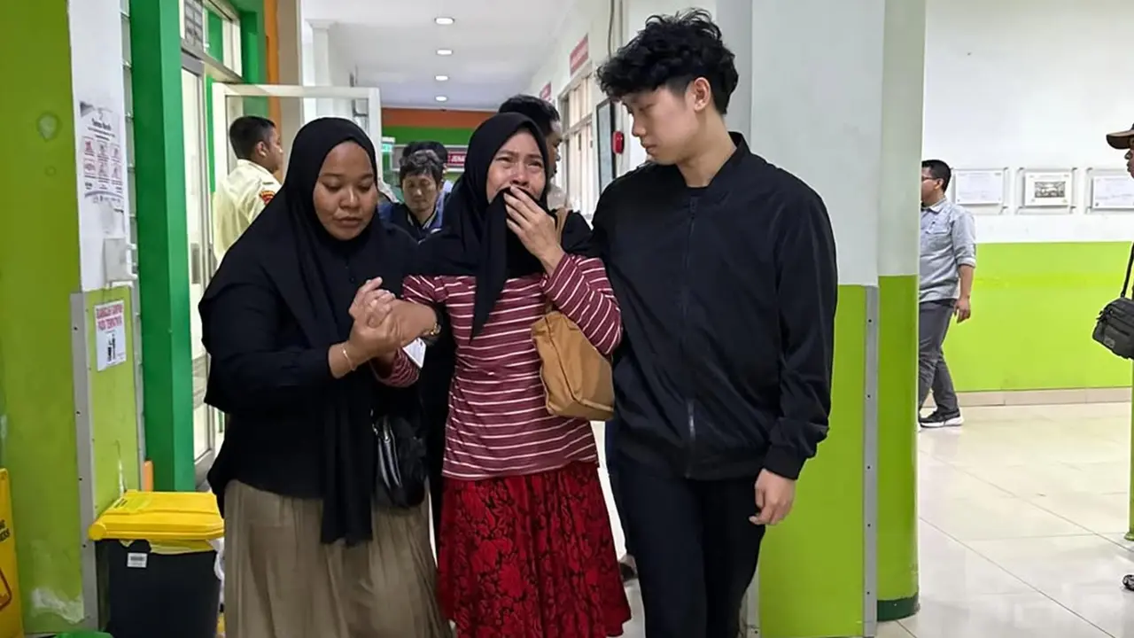 6 Potret Willie Salim Beri Bantuan untuk Ibu Affan Kurniawan Ojol Korban Brimob