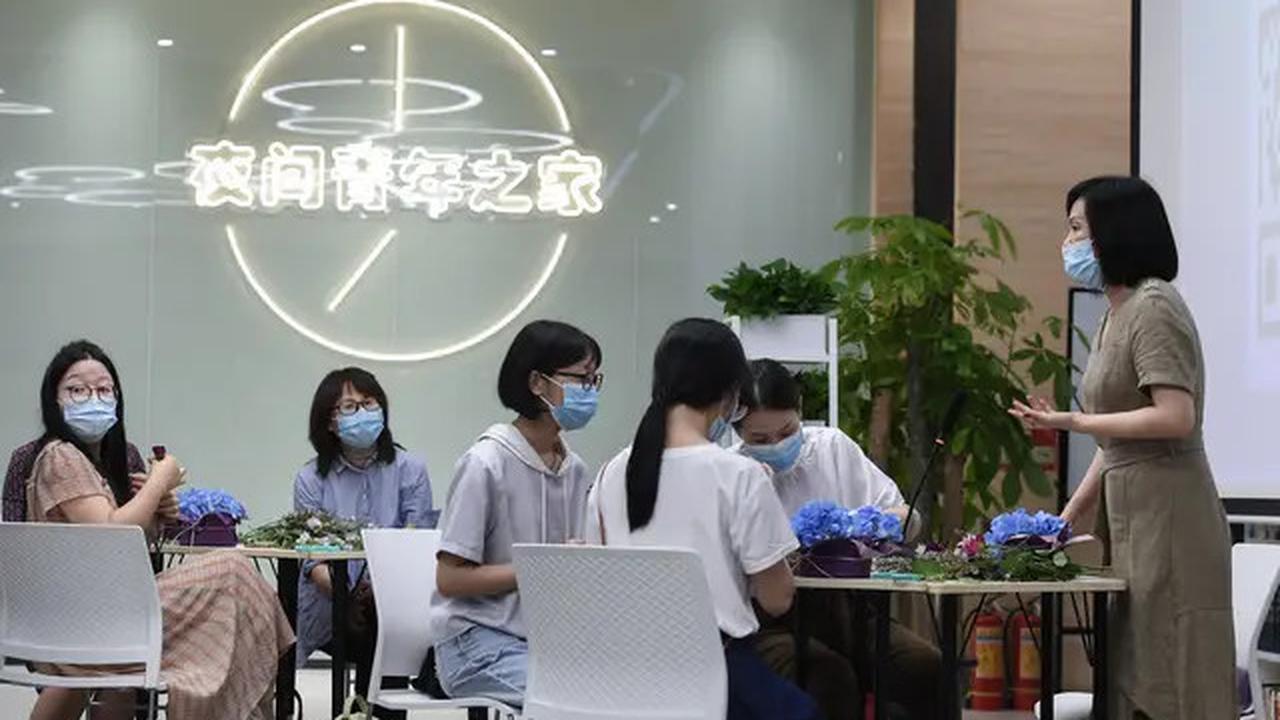 Robot Humanoid Pertama di China Diterima Kuliah S3 Seni.