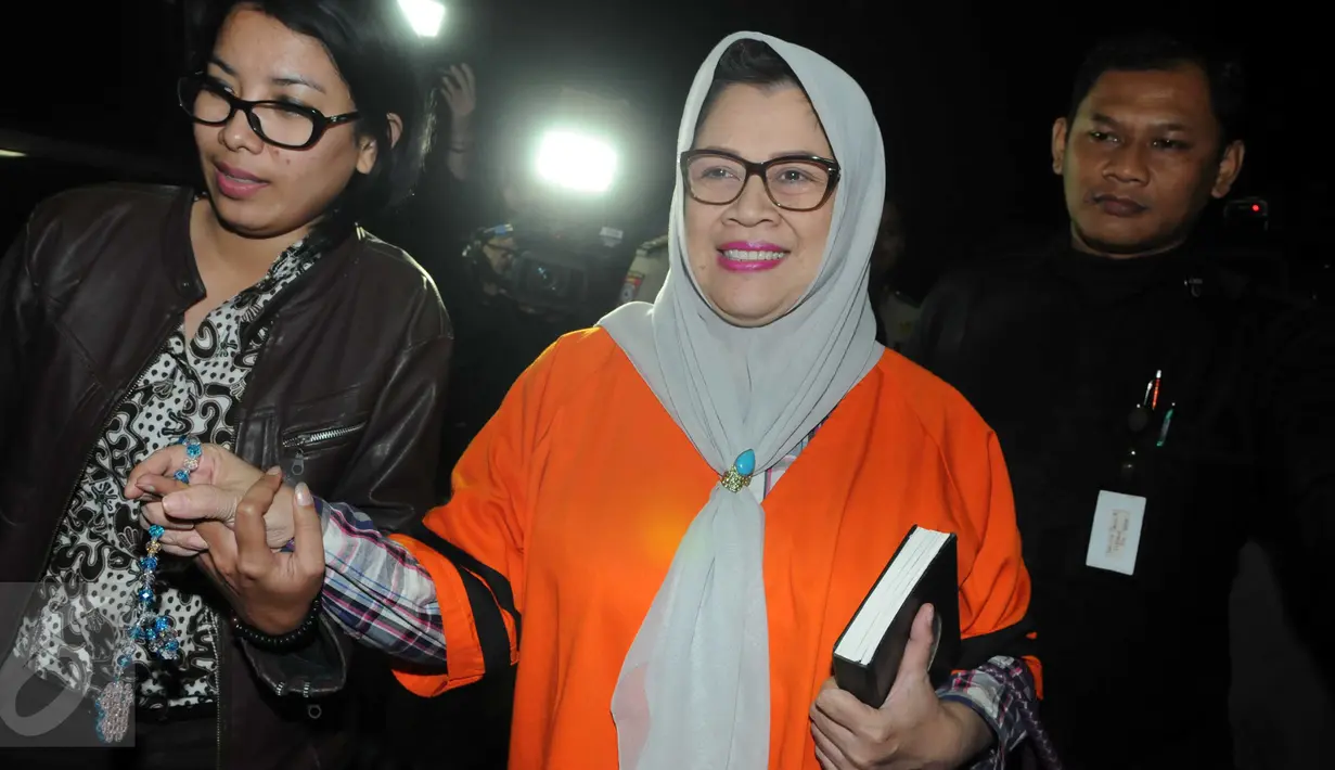 Dewie diduga menerima suap Sin$ 177.700 atau sekitar Rp 1,7 miliar terkait dengan proyek pengembangan pembangkit listrik tenaga mikrohidro di Kabupaten Deiyai, Papua, tahun anggaran 2016, Jakarta, Rabu (16/12/2015). (Liputan6.com/Helmi Afandi)