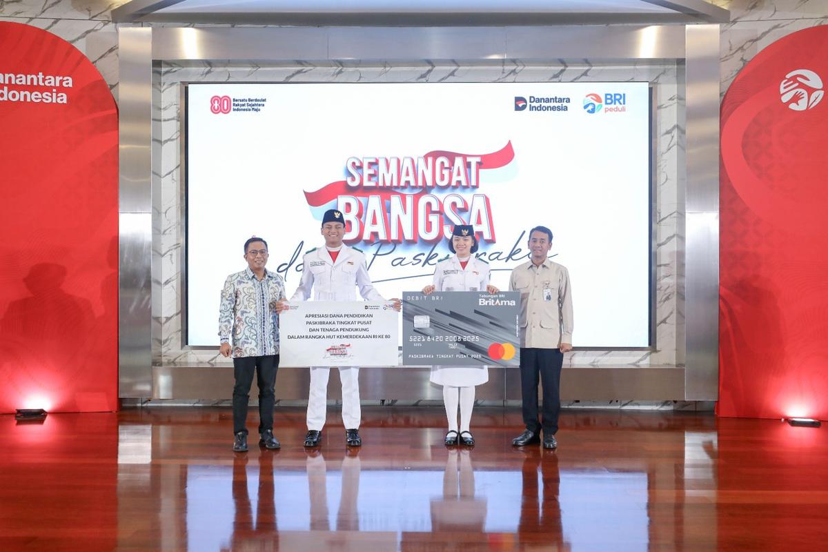 BRI menyalurkan dana apresiasi kepada 76 anggota Paskibraka Nasional