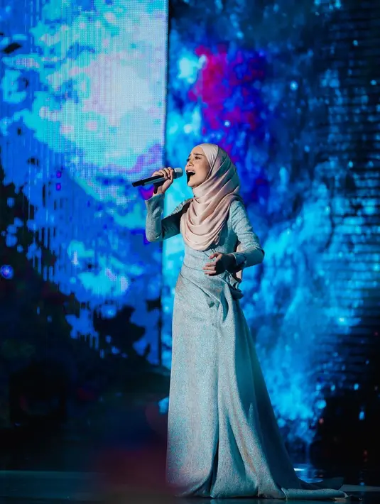 Kemunculan perdana ibu satu anak ini langsung disambut empat penghargaan di ajang bergengsi tahunan, SCTV Music Awards 2023. [Foto: IG/lestykejora].