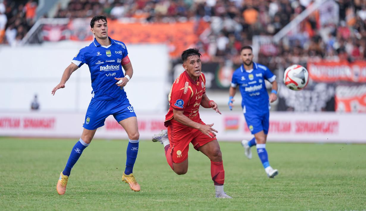 Kekalahan 1-2 dari Persib ini membuat Persija tetap berada di peringkat ketiga klasemen sementara BRI Super League. Armada berjuluk Macan Kemayoran itu mendulang 65 poin dari 32 pertandingan. (Dok Pesija)