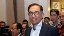 Pemimpin oposisi Malaysia, Anwar Ibrahim (kanan) bersama pendiri dan pimpinan Executive Center for Global Leadership (ECGL) Tanri Abeng (kiri) saat menhadiri The ECGL Leadership Forum 2018 di Jakarta, Rabu (4/7). (Liputan6.com/JohanTallo)