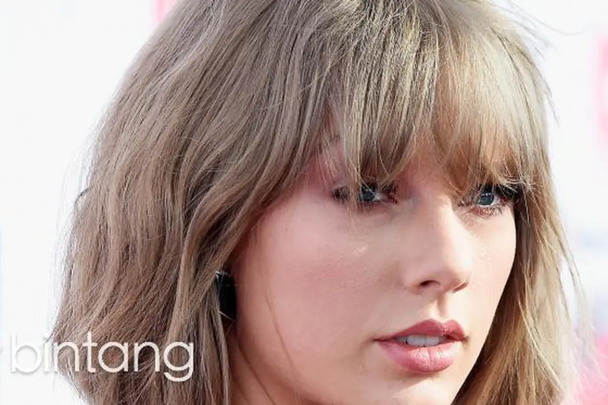 Taylor Swift Resmi Bertunangan dengan Calvin Harris?