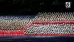 Pembukaan Asian Games 2018 diawali dengan Tari asal Aceh, Ratoh Jaroe di SUGBK, Jakarta, Sabtu (18/8). 1.600 penari dari 18 SMA se-DKI yang disorot dari atas terlihat memakai kostum warna keabuan dengan topi warna emas.