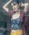 Jeanneta Sanfadelia memiliki gaya fashion yang otentik. Ia berani memadukan deretan fashion item yang menawan. [Foto: Instagram/ jeannetasfdl]