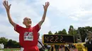 Reaksi Hidekichi Miyazaki (105)setelah berhasil mencetak rekor lari 100 meter di Kyoto, Jepang, 23 September 2015. Kakek asal Jepang ini berhasil mencatatkan waktu 42,22 detik dan tercatat oleh Guinness World Records.(AFP PHOTO/Toru Yamanaka)