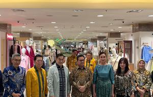 Pemerintah bersama dengan Himpunan Peritel dan Penyewa Pusat Perbelanjaan Indonesia (HIPPINDO), Asosiasi Pengelola Pusat Belanja Indonesia (APPBI), dan sejumlah asosiasi lain resmi menggelar BINA Indonesia Great Sale (BINA IGS) 2025.
