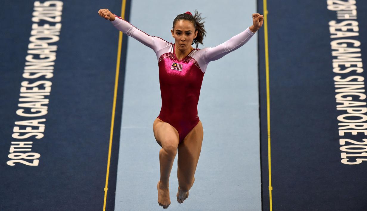 Atlet senam Malaysia, Farah Ann Abdul Hadi saat tampil pada SEA Games 2015 di Singapore, (9/9/2015). Farah akan kembali tampil pada SEA Games 2017 di Malaysia. (AFP/Roslan Rahman)