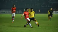 Persija mengalahkan Semen Padang 2-0 di Stadion Patriot Candrabhaga, Bekasi, Minggu (22/20/2017). (Bola.com/Arya Sikumbang)