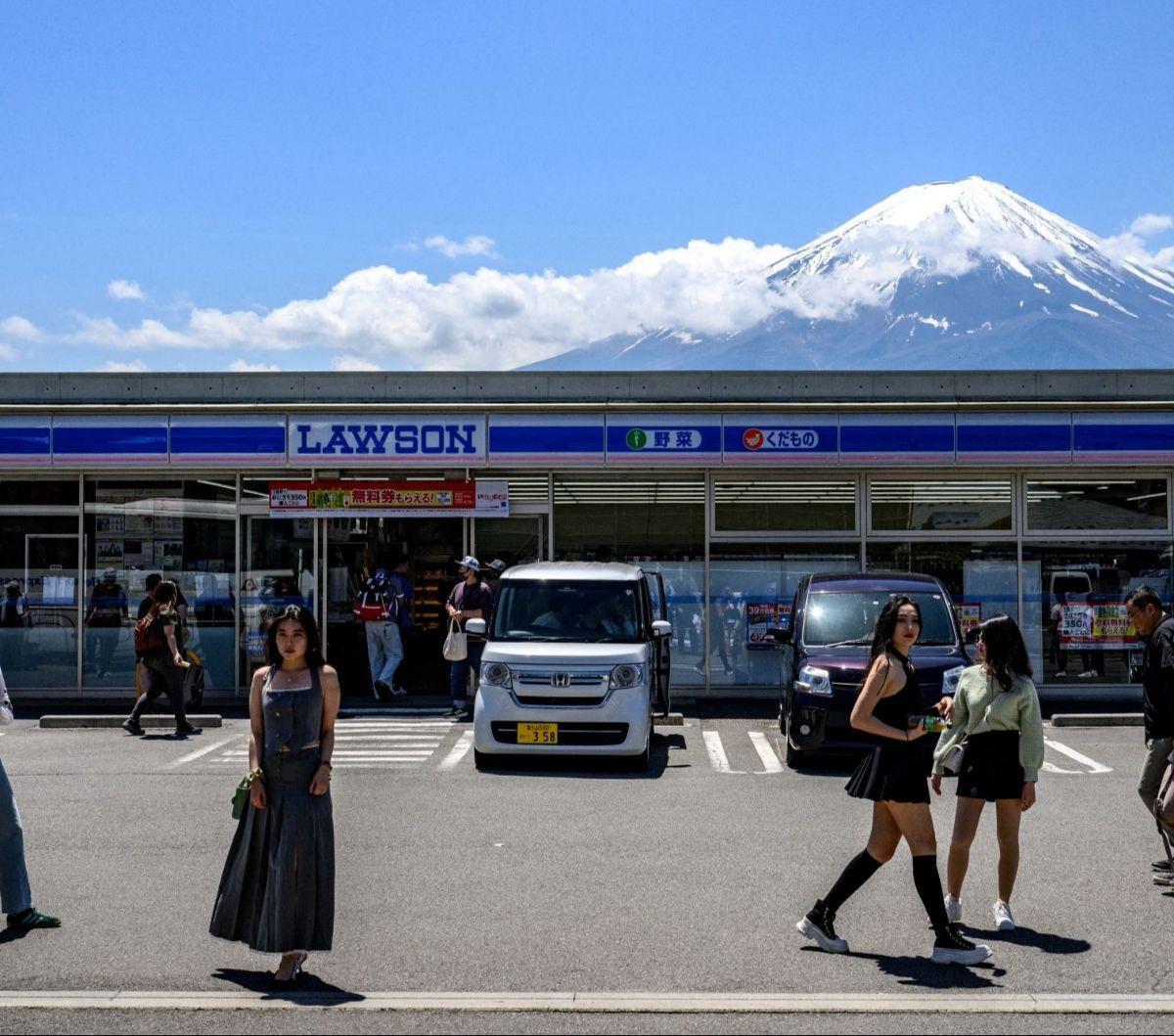 Selain itu, pihak kota juga berencana untuk meningkatkan pengawasan dan memberlakukan aturan yang lebih ketat terkait perilaku wisatawan di sekitar lokasi ini. Foto: PHILIP FONG / AFP<br>