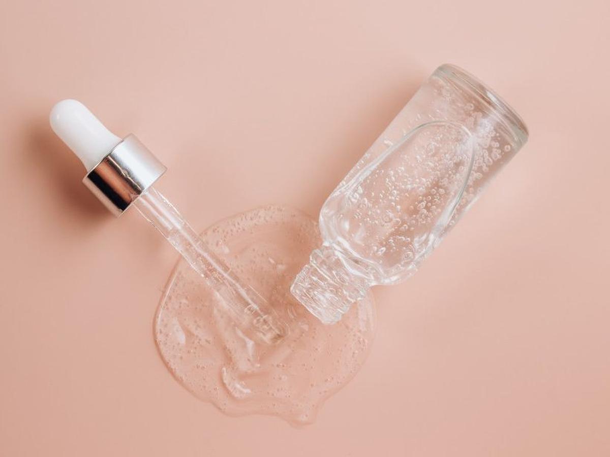 Gunakan Skincare Anti-Aging dalam Bentuk Serum atau Krim