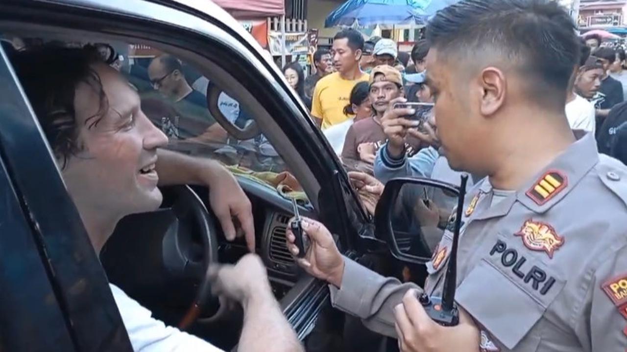 Viral WNA Mabuk Tabrak Mobil Warga Lampung, Kabur sampai Hampir Diamuk Massa
