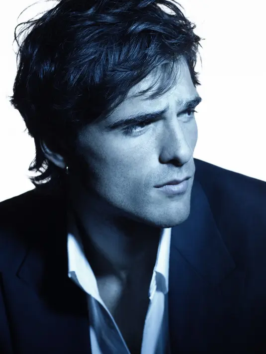 Kali ini bukan soal kehidupan pribadinya, melainkan pencapaian terbaru yang mengukuhkan posisinya di industri fashion global. Aktor berusia 20-an ini resmi diumumkan sebagai ambassador terbaru untuk parfum ikonis CHANEL, BLEU DE CHANEL. [Dok/CHANEL].